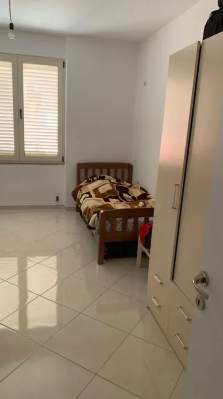 Tirane, shitet apartament 1+1 Kati 3, 84 m² (Prane Spitalit Amerikan 3)