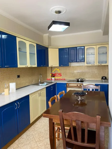Vlore, shitet apartament 3+1+Ballkon Kati 2, 156 m² 230.000 € (Rruga Sadik Zotaj)