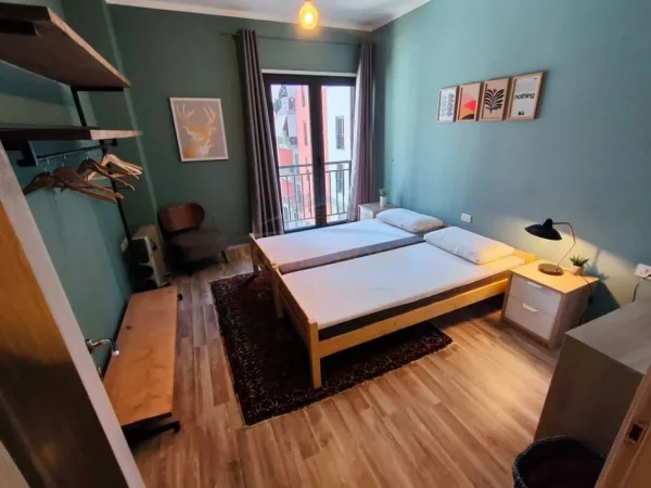 Tirane, jepet me qera apartament 2+1+Aneks+Ballkon Kati 3, 107 m² 750 € (astir)