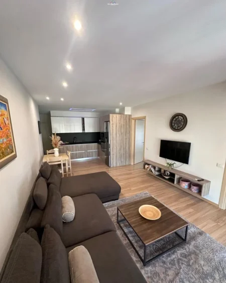 Tirane, jepet me qera apartament 2+1+Ballkon Kati 4, 110 m² 800 € (zogu i zi)