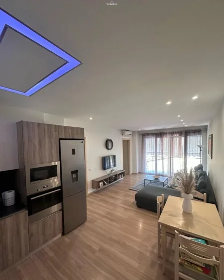 Tirane, jepet me qera apartament 2+1+Ballkon Kati 4, 110 m² 800 € (zogu i zi)