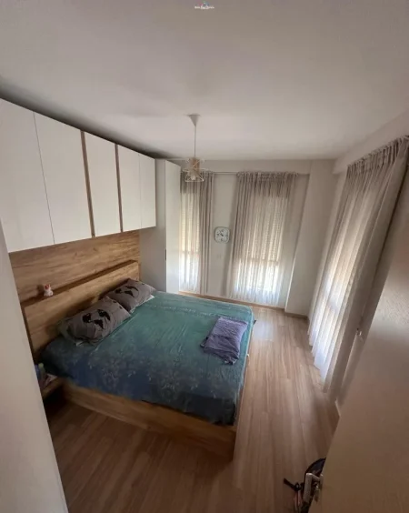 Tirane, jepet me qera apartament 2+1+Ballkon Kati 4, 110 m² 800 € (zogu i zi)