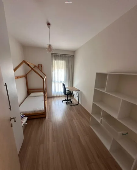 Tirane, jepet me qera apartament 2+1+Ballkon Kati 4, 110 m² 800 € (zogu i zi)