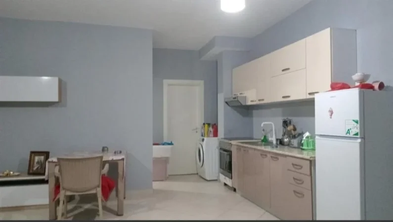 Tirane, shitet apartament 1+1+Ballkon Kati 5, 79 m² 95.000 € (Fresk)