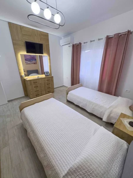 Tirane, jepet me qera Vile 2 Katshe , 520 m² 1.000 € (rruga fuat toptani)