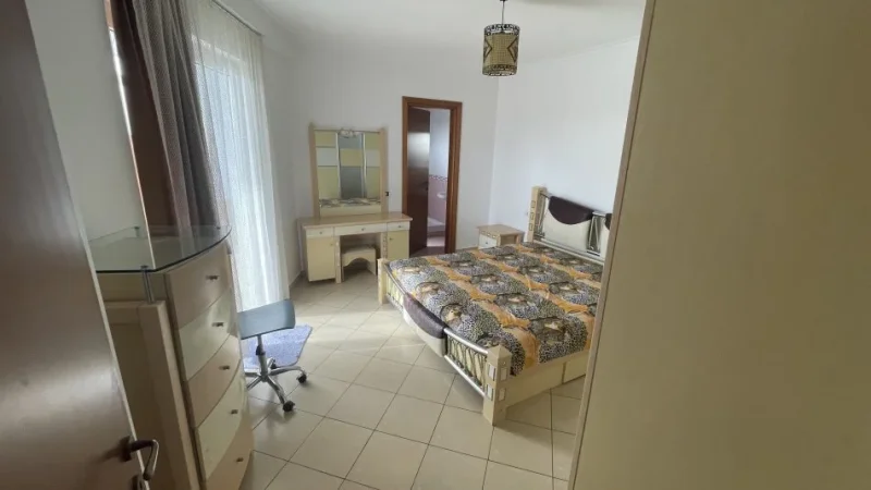 Tirane, jepet me qera apartament 2+1 Kati 5, 114 m² 500 € 