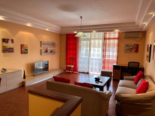 Tirane, jepet me qera apartament 2+1+Aneks+Ballkon Kati 7, 100 m² 700 € (Bulevardi Zogu i Pare, prane FSHN)