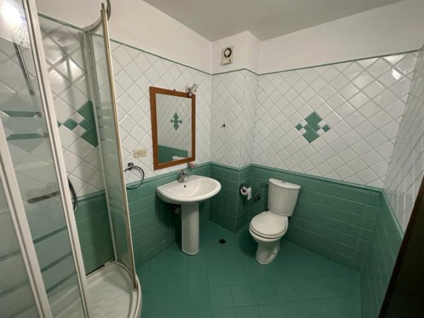 Tirane, jepet me qera apartament 2+1+Aneks+Ballkon Kati 7, 100 m² 700 € (Bulevardi Zogu i Pare, prane FSHN)
