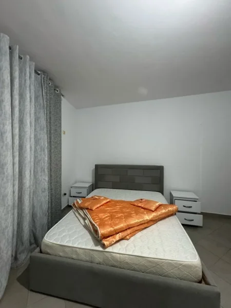 Tirane, jepet me qera apartament 2+1+Ballkon Kati 3, 104 m² 450 € (Rruga Leonardi Frroku/ Astir)