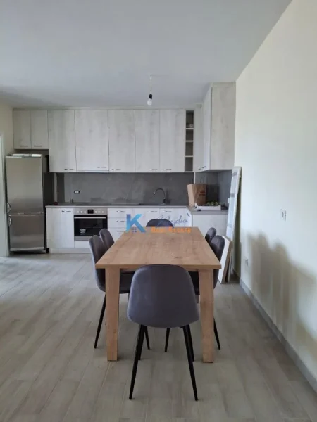 Tirane, jap me qera apartament 2+1+Ballkon Kati 7, 100 m² 45.000 Leke (Misto Mame, pallatet Dilo, Rruga Besim Alla)
