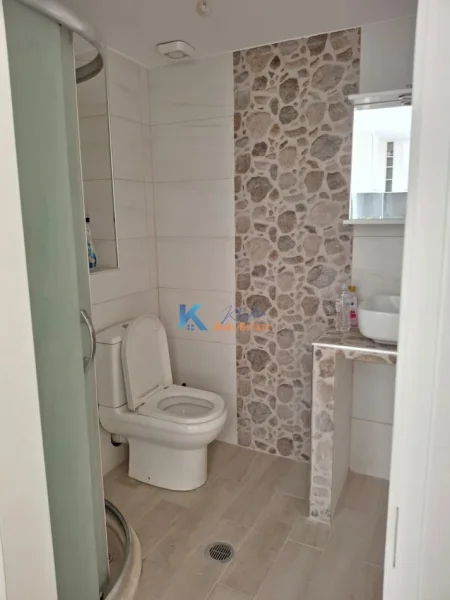 Tirane, jap me qera apartament 2+1+Ballkon Kati 7, 100 m² 45.000 Leke (Misto Mame, pallatet Dilo, Rruga Besim Alla)