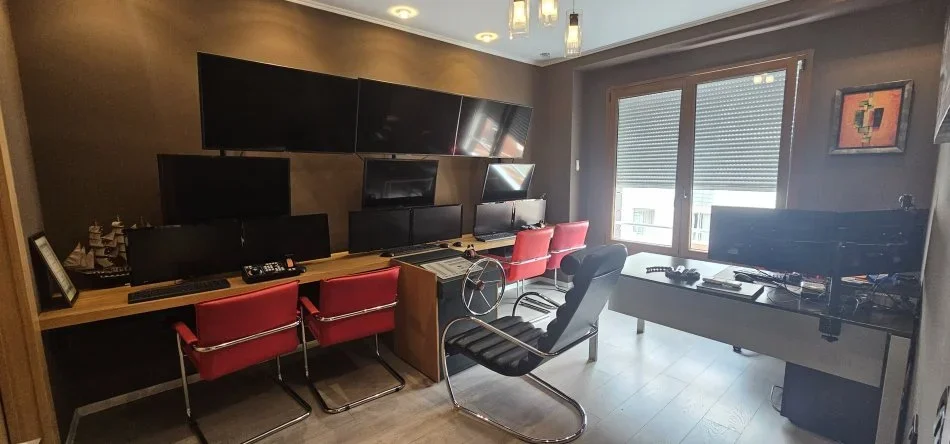 Tirane, jepet me qera ambjent biznesi Kati 7, 110 m² 2.000 € (DELIJORGJI)