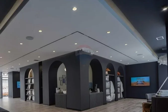 Tirane, jepet me qera ambjent biznesi , 203 m² 3.000 € (Komuna e Parisit)