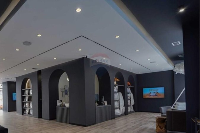 Tirane, jepet me qera ambjent biznesi , 203 m² 3.000 € (Komuna e Parisit)