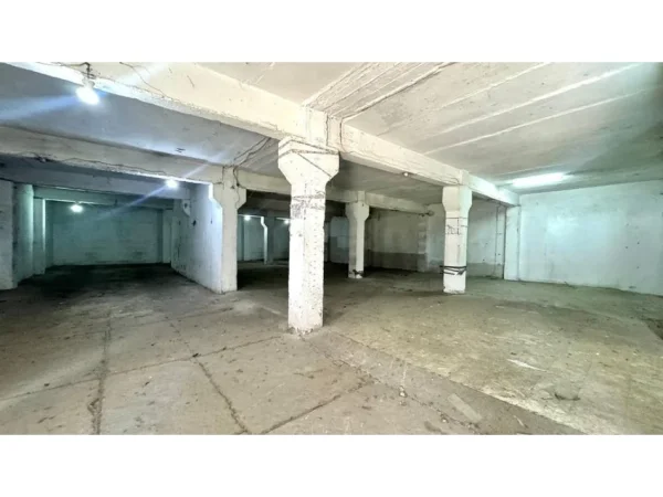 Tirane, jepet me qera ambjent biznesi Kati 0, 300 m² 800 € (Siri Kodra)