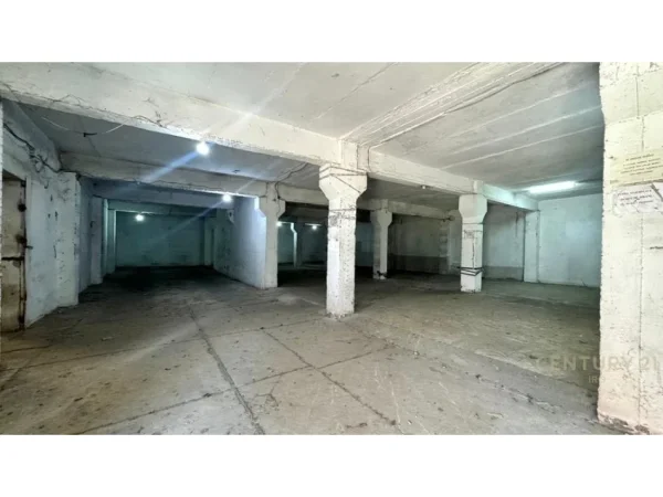 Tirane, jepet me qera ambjent biznesi Kati 0, 300 m² 800 € (Siri Kodra)