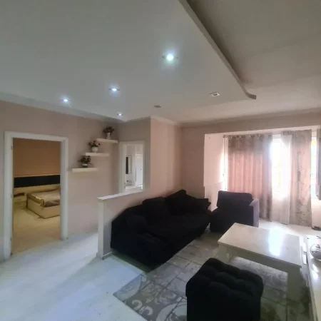 Tirane, shes apartament 2+1+Ballkon Kati 4 pa ashensor, cmimi 120.000 € (Rruga e Dajtit)