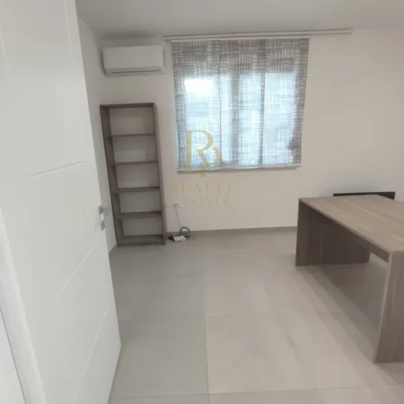 Tirane, jepet me qera zyre Kati 4, 80 m² 600 € (Myslym Shyr)
