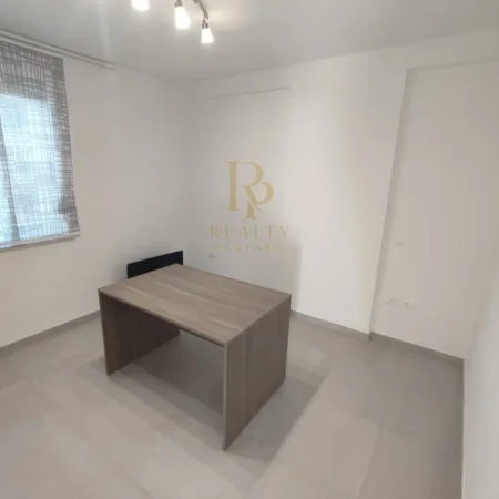 Tirane, jepet me qera zyre Kati 4, 80 m² 600 € (Myslym Shyr)