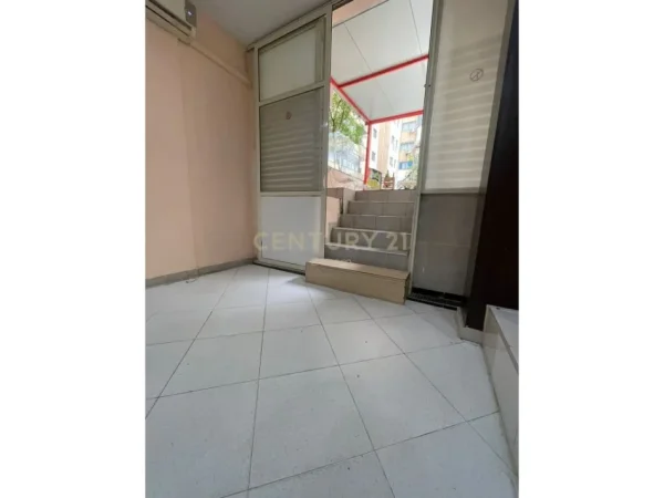 Tirane, shitet ambjent biznesi Kati 0, 39 m² 51.000 € (Pallati me Shigjeta)