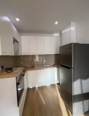 Tirane, jepet me qera apartament 2+1+Ballkon Kati 4, 100 m² 700 € (Dry Lake)