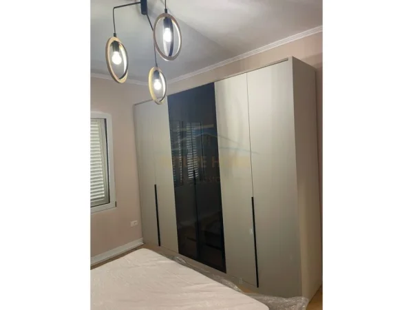 Tirane, jepet me qera apartament 1+1 Kati 2, 70 m² 650 € (Bulevardi Zogu I)