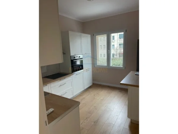 Tirane, jepet me qera apartament 1+1 Kati 2, 70 m² 650 € (Bulevardi Zogu I)