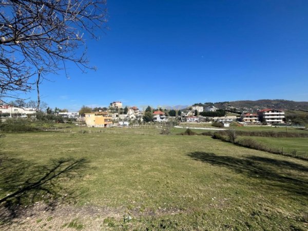 Tirane, shitet toke , 1.650 m² 82.500 € (Vaqarr)