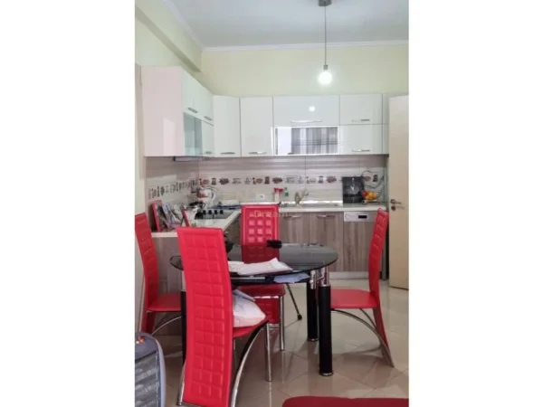 Tirane, shitet apartament 1+1 Kati 5, 71 m² 90.000 € (FRESKU)
