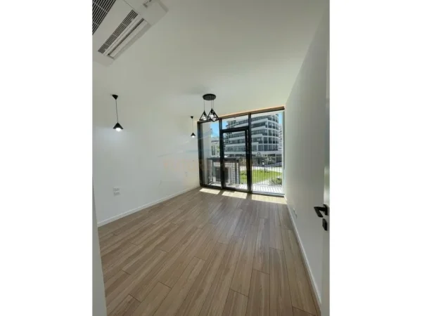 Tirane, jepet me qera apartament 1+1 Kati 1, 70 m² 1.000 € (Lake View Residence, Tiranë)