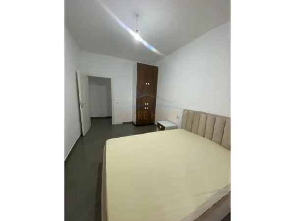 Tirane, jepet me qera apartament 2+1 Kati 2, 110 m² 400 € (Fresk)