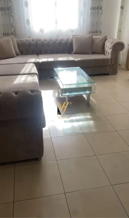 Tirane, jepet me qera apartament 1+1+Ballkon Kati 4, 78 m² 550 € (SELVIA)