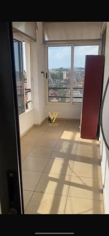 Tirane, jepet me qera apartament 1+1+Ballkon Kati 4, 78 m² 550 € (SELVIA)
