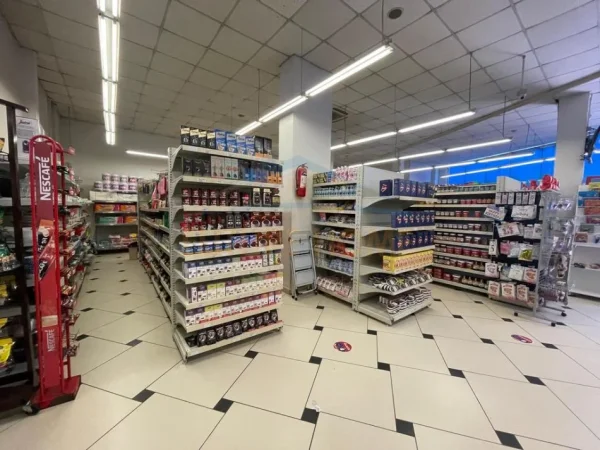 Tirane, jepet me qera dyqan Kati 0, 250 m² 2.500 € (Prane Spitalit Hygea)