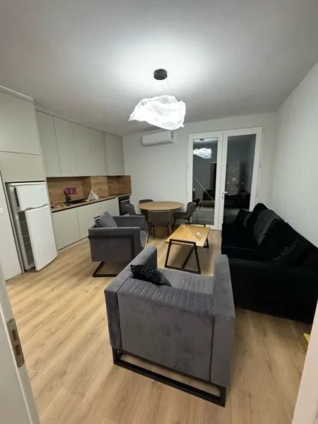 Tirane, jepet me qera apartament 1+1 Kati 5, 67 m² 50,000 leke (Prane Shkolles Tirana jone)