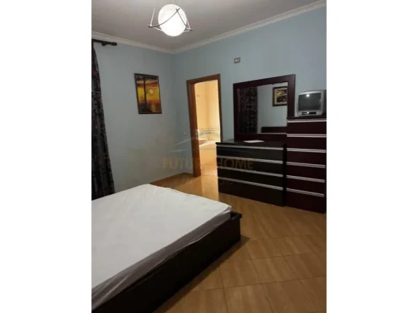 Tirane, jepet me qera apartament 2+1 Kati 3, 118 m² 500 € (Selitë)