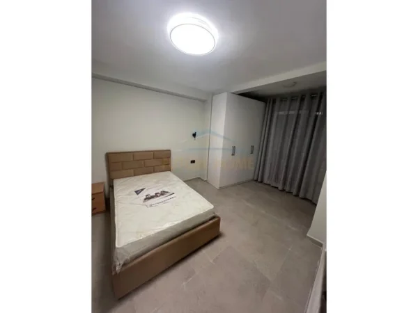 Tirane, jepet me qera apartament 2+1 Kati 1, 90 m² 400 € (Prane shkolles se Bashkuar Tirane)