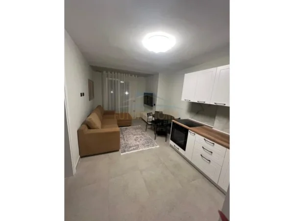 Tirane, jepet me qera apartament 2+1 Kati 1, 90 m² 400 € (Prane shkolles se Bashkuar Tirane)