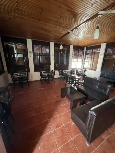 Tirane, jap me qera ambjent biznesi Kati 2, 75 m² 800 € (Rruga e kavajes)