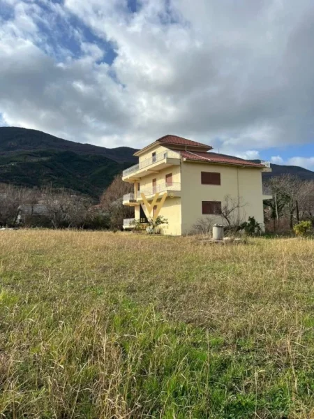 Tirane, shitet shtepi 3 Katshe Kati 0, 2.647 m² 410.000 € (BERZHITE)
