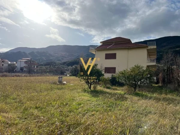 Tirane, shitet shtepi 3 Katshe Kati 0, 2.647 m² 410.000 € (BERZHITE)