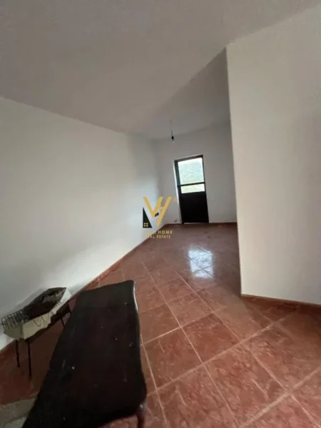 Tirane, shitet shtepi 3 Katshe Kati 0, 2.647 m² 410.000 € (BERZHITE)