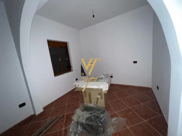 Tirane, shitet shtepi 3 Katshe Kati 0, 2.647 m² 410.000 € (BERZHITE)