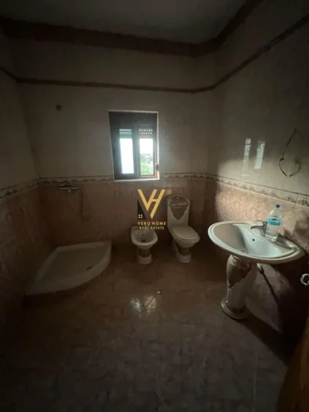 Tirane, shitet shtepi 3 Katshe Kati 0, 2.647 m² 410.000 € (BERZHITE)