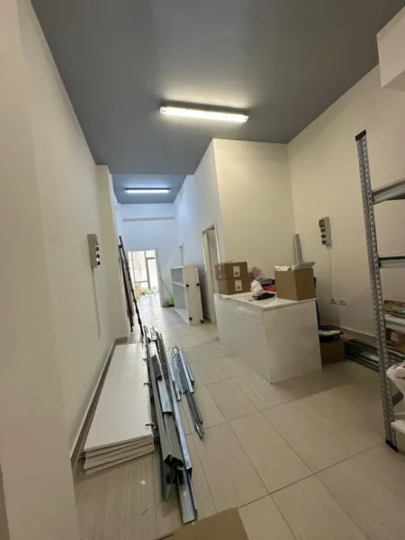 Tirane, shitet ambjent biznesi Kati 0, 386 m² 350.000 € (Pazari i Ri)
