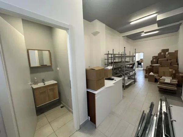 Tirane, shitet ambjent biznesi Kati 0, 386 m² 350.000 € (Pazari i Ri)