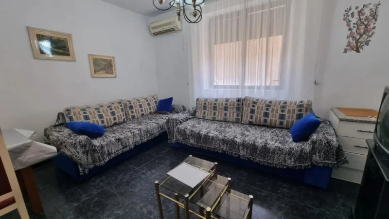 Tirane, jepet me qera apartament 1+1 Kati 2, 50 m² 600 € ( Jepet me Qera Apartament 1+1 në Rrugën e Kavajës)
