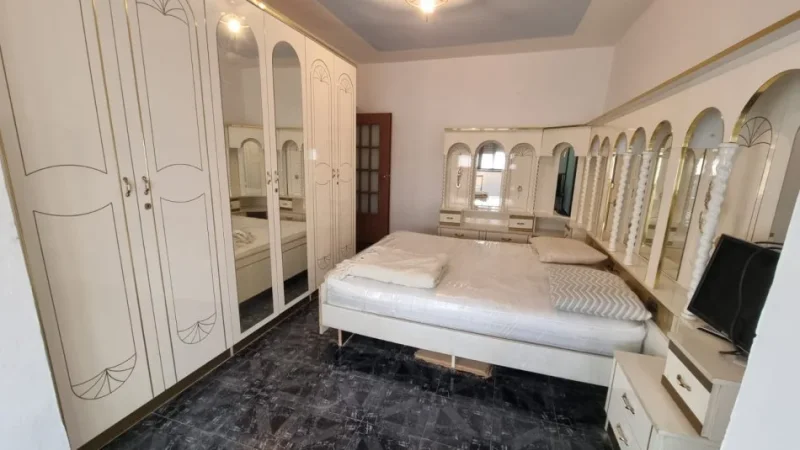 Tirane, jepet me qera apartament 1+1 Kati 2, 50 m² 600 € ( Jepet me Qera Apartament 1+1 në Rrugën e Kavajës)