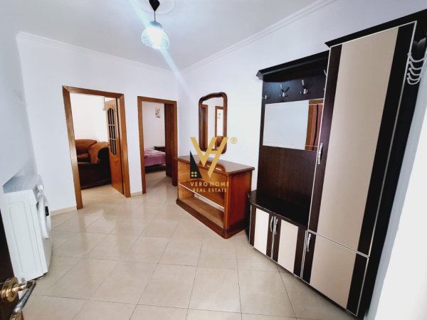 Tirane, jepet me qera apartament 2+1+Ballkon Kati 4, 60 m² 470 € (QENDER)