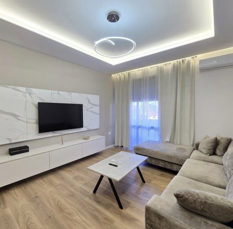 Tirane, jepet me qera apartament 2+1+Ballkon Kati 3, 90 m² 750 € (Rruga e Kavajës)